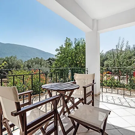 Daratos 4 アパート