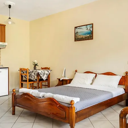 Apartament Daratos 4 *